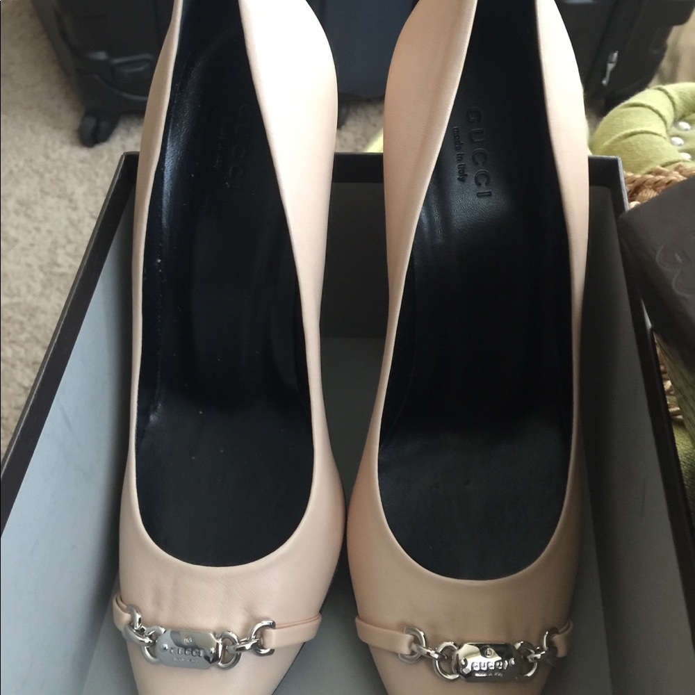 Gucci pumps